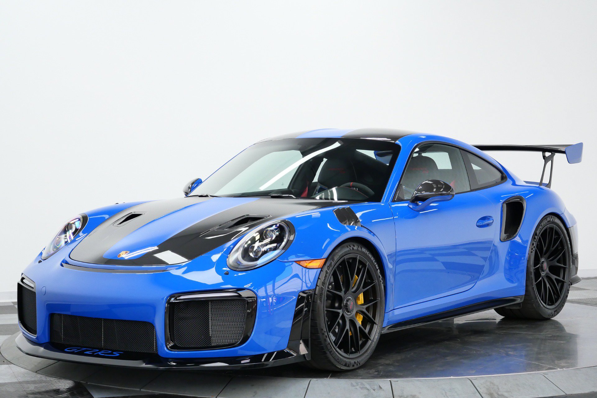 Used 2019 Porsche 911 GT2 RS RWD image 5