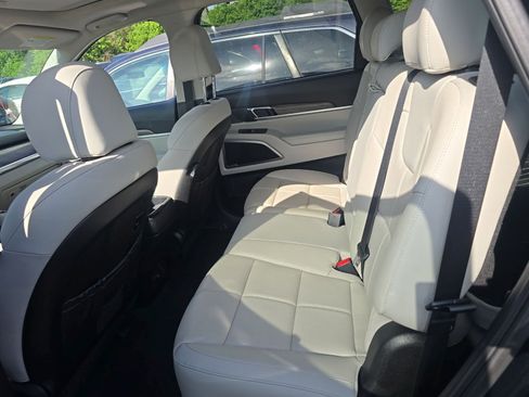 Used 2022 Kia Telluride EX FWD image 14