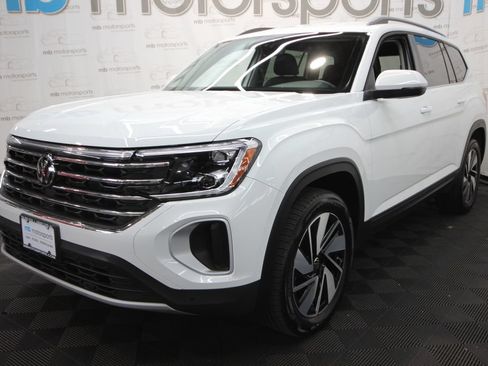 Used 2025 Volkswagen Atlas SE AWD/4WD image 1