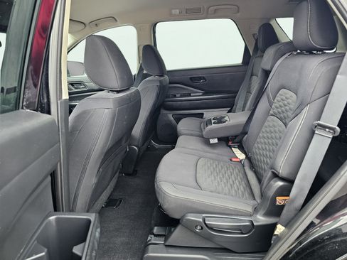 Used 2024 Nissan Pathfinder SV FWD image 29