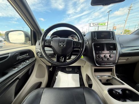 Used 2017 Dodge Grand Caravan SXT FWD image 31