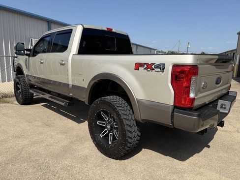 Used 2018 Ford F250 King Ranch w/ FX4 Off-Road Package AWD/4WD image 9