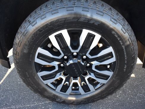 Used 2024 GMC Sierra 2500 Denali Ultimate image 12