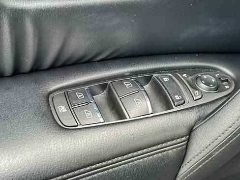 Used 2022 Nissan Armada SL w/ Captain's Chairs Package image 29