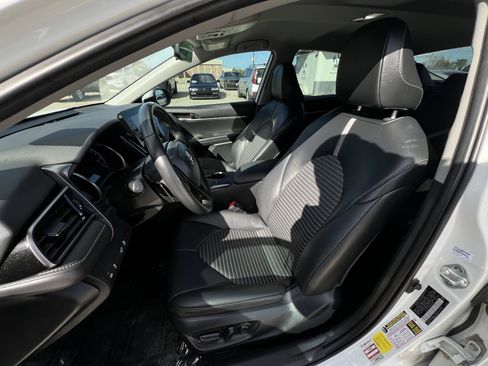 Used 2024 Toyota Camry SE image 19