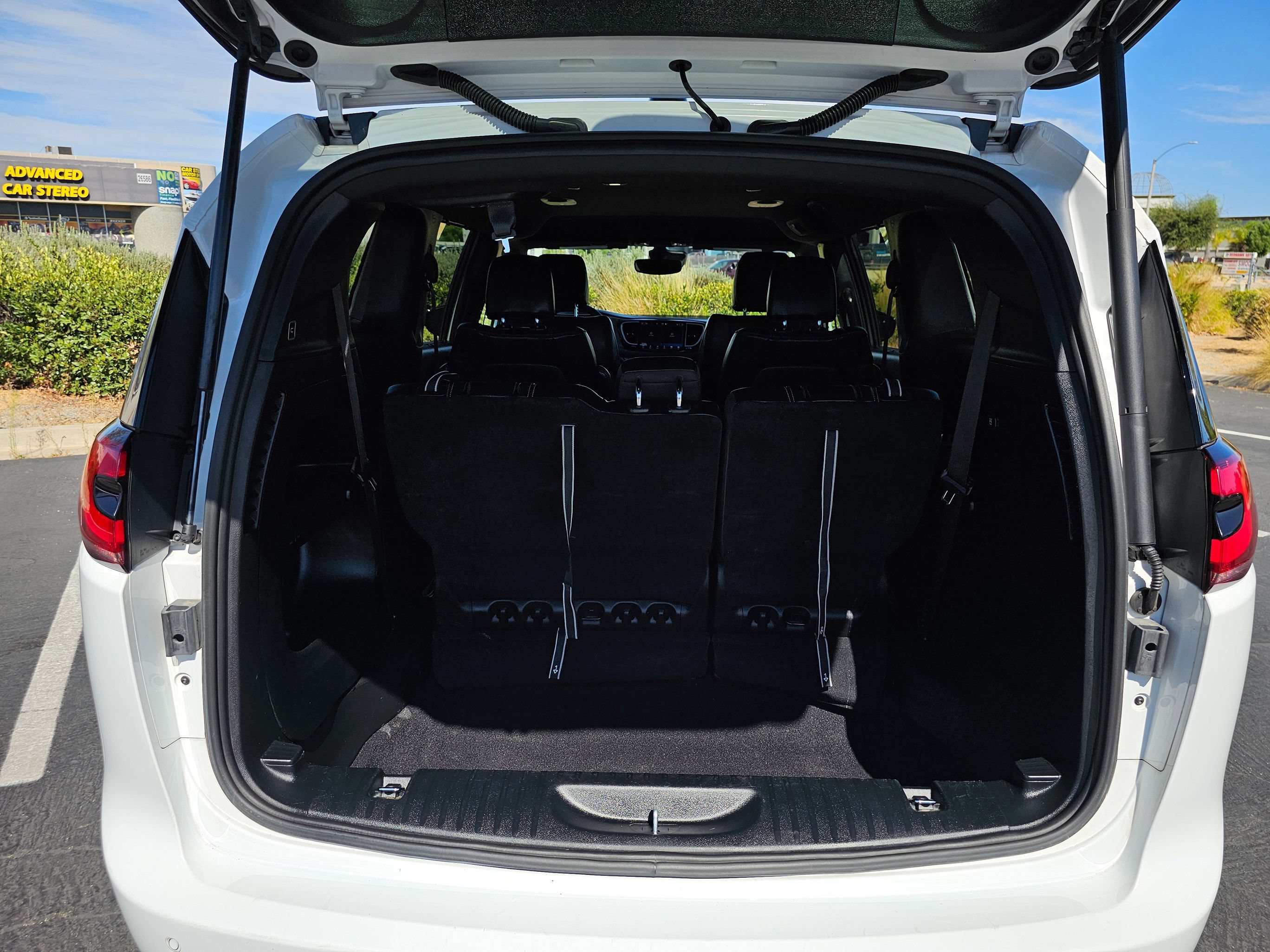 Used 2025 Chrysler Pacifica Select FWD image 29