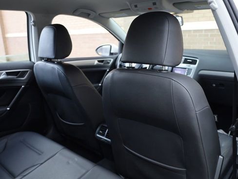 Used 2015 Volkswagen Golf TDI S image 21
