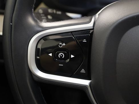 Used 2022 Volvo XC60 B5 Inscription w/ Climate Package image 34