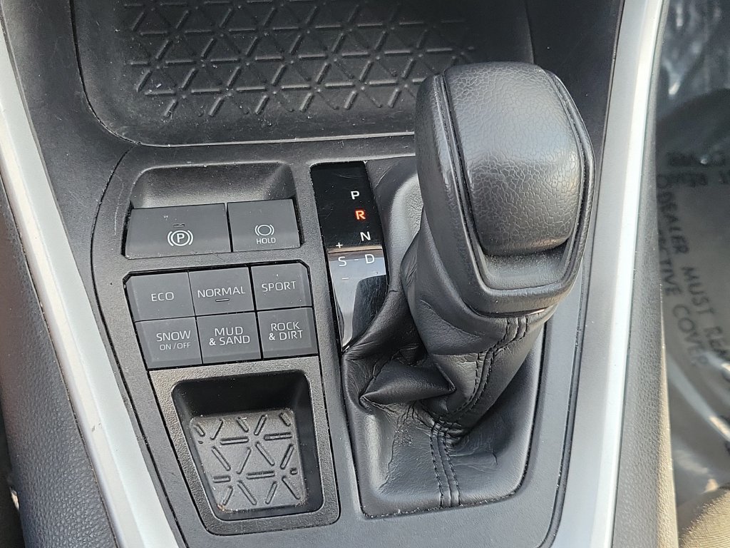 Used 2024 Toyota RAV4 LE AWD/4WD image 28