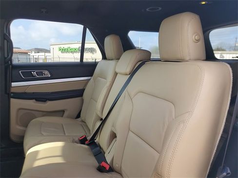 Used 2017 Ford Explorer XLT w/ Equipment Group 202A image 10