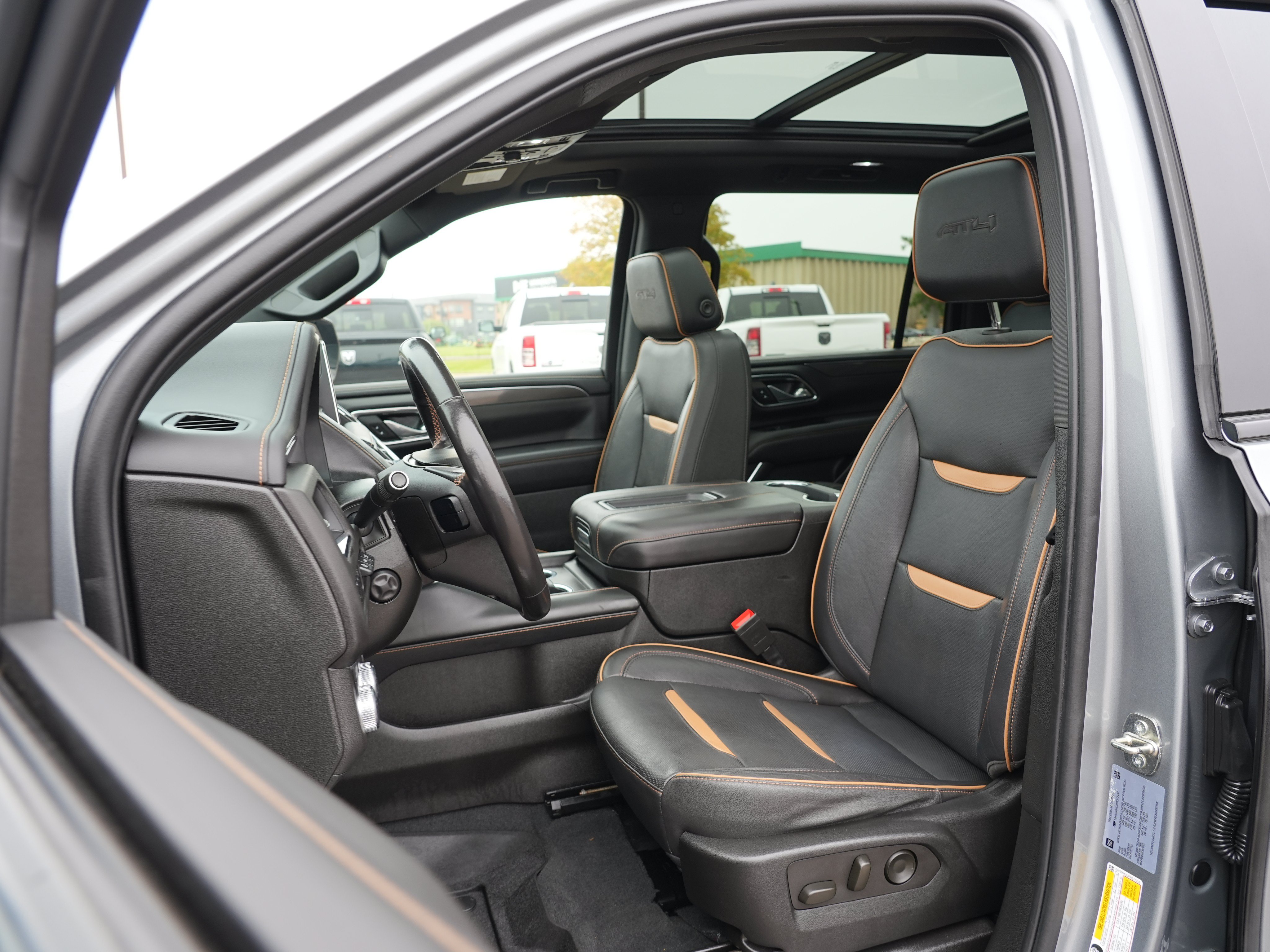 Used 2023 GMC Yukon XL AT4 w/ AT4 Premium Package AWD/4WD image 12
