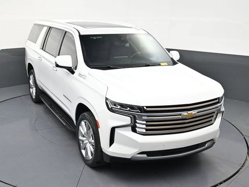 Used 2024 Chevrolet Suburban High Country w/ Advanced Technology Package RWD image 18