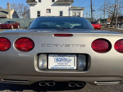 Used 2001 Chevrolet Corvette Coupe w/ Preferred Equipment Group1 image 9