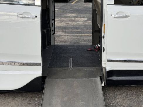 Used 2013 Toyota Sienna XLE w/ Premium Pkg FWD image 12