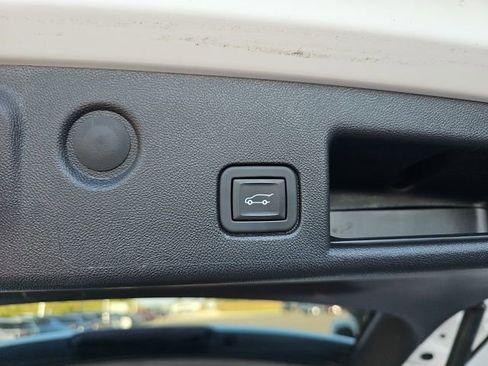 Used 2023 Chevrolet Equinox LT FWD image 12