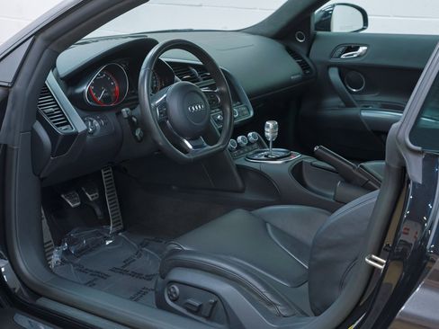 Used 2011 Audi R8 V10 image 57