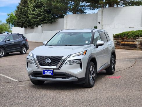 Used 2023 Nissan Rogue SV AWD/4WD image 3