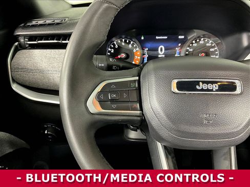 Used 2024 Jeep Compass Latitude AWD/4WD image 11