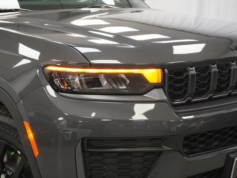 New 2026 Jeep Grand Cherokee Altitude AWD/4WD image 5