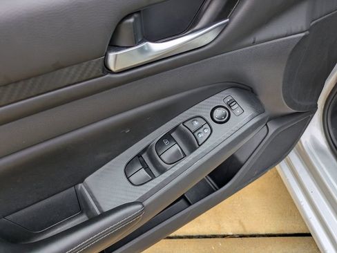 Used 2024 Nissan Altima 2.5 SV image 9