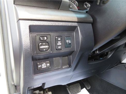 Used 2017 Toyota Tundra SR5 w/ SR5 Upgrade Package image 11