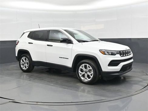Used 2025 Jeep Compass Sport image 1