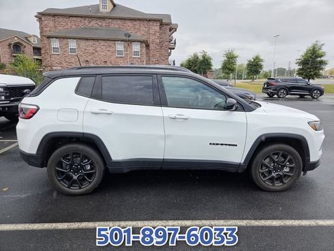 Used 2024 Jeep Compass Latitude w/ Altitude Special Edition AWD/4WD image 4