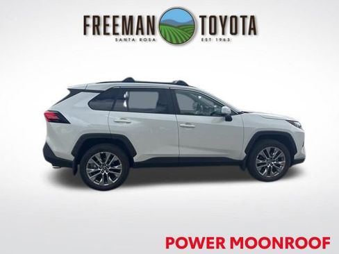 Used 2022 Toyota RAV4 XLE Premium FWD image 4