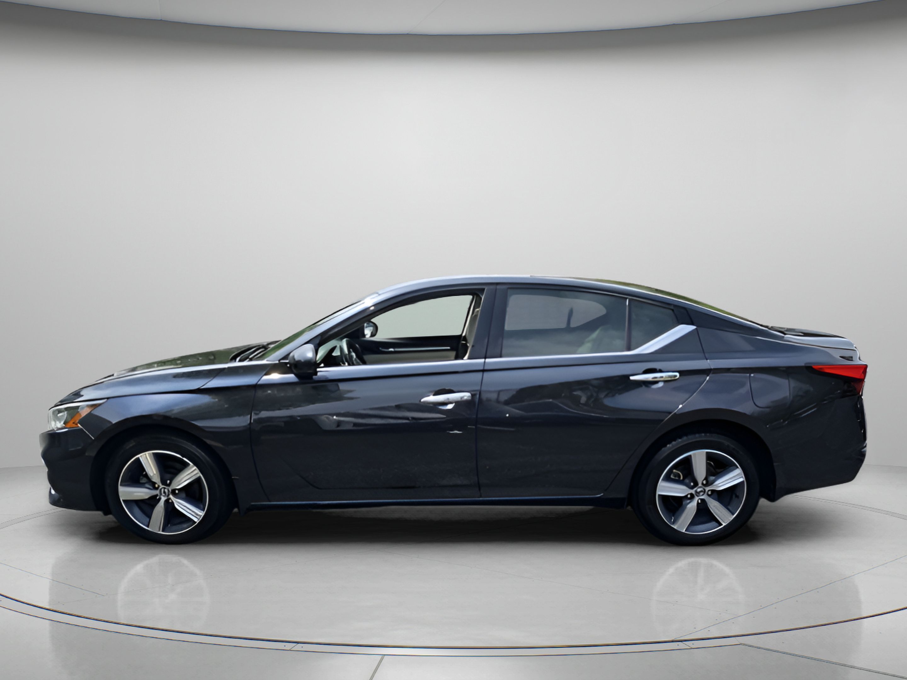 Used 2020 Nissan Altima 2.5 SL AWD/4WD image 2