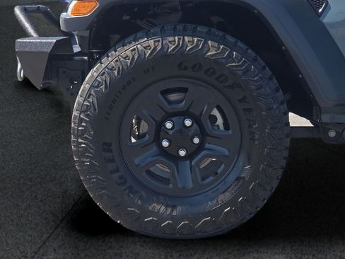 Used 2024 Jeep Gladiator Sport AWD/4WD image 8