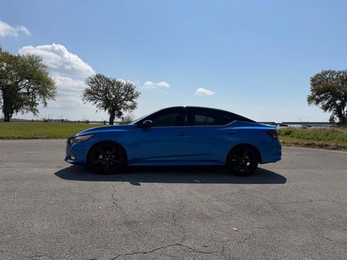 Used 2022 Nissan Sentra SR w/ Electronics Package image 2