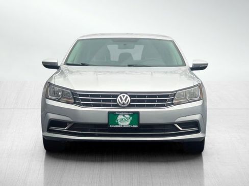 Used 2017 Volkswagen Passat 1.8T S image 2