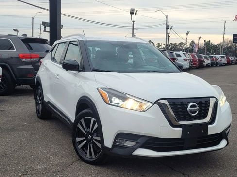 Used 2020 Nissan Kicks SR w/ SR Premium Package image 5
