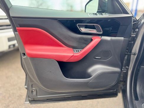 Used 2018 Jaguar F-PACE R-Sport image 13