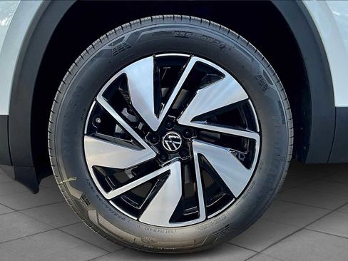 New 2026 Volkswagen Atlas SE image 11