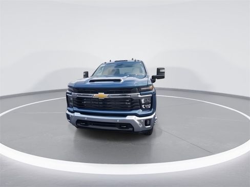 New 2026 Chevrolet Silverado 3500 LT image 3