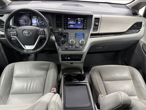 Used 2019 Toyota Sienna XLE image 22