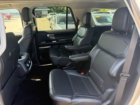 Used 2025 Ford Expedition Platinum AWD/4WD image 31