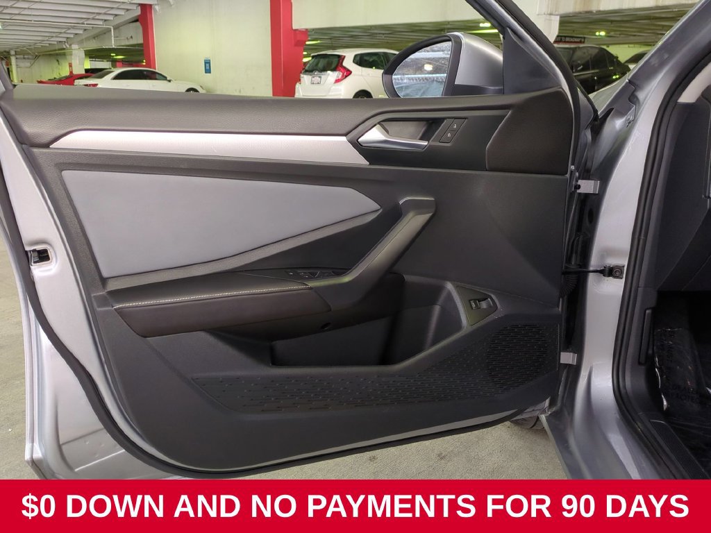 Used 2025 Volkswagen Jetta SE FWD image 11