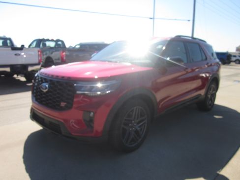 Used 2025 Ford Explorer ST AWD/4WD image 3