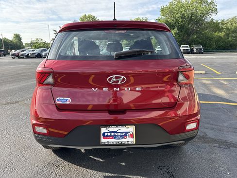 Used 2025 Hyundai Venue SEL FWD image 6