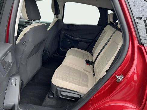 Used 2022 Ford Escape SE w/ Cold Weather Package image 9