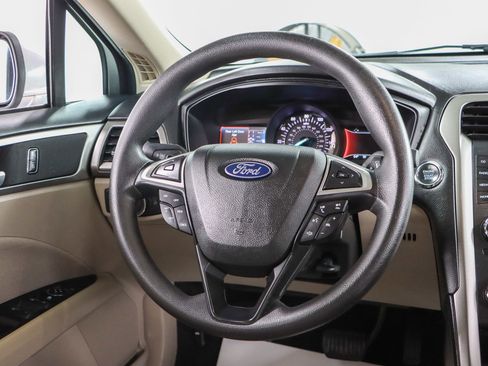 Used 2018 Ford Fusion SE image 12