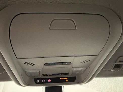 Used 2018 Chevrolet Equinox LT image 31