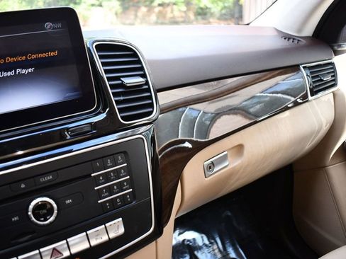 Used 2018 Mercedes-Benz GLE 350 w/ Premium 1 Package image 23