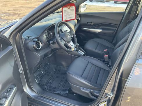 Used 2019 Nissan Kicks SR w/ SR Premium Package image 9