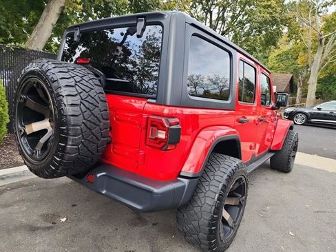 Used 2019 Jeep Wrangler Unlimited Sahara AWD/4WD image 3