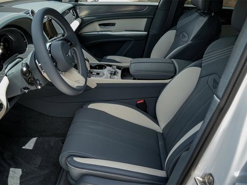 New 2025 Bentley Bentayga image 19