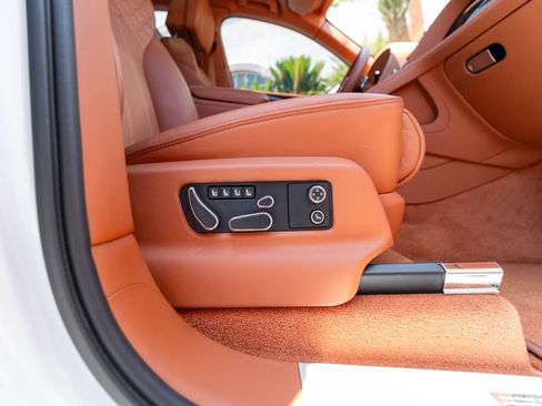 Used 2022 Bentley Bentayga AWD/4WD image 26