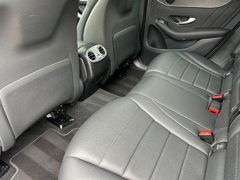 Used 2022 Mercedes-Benz GLC 300 image 11